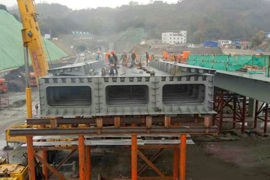 Girder Kotak Baja Rentang ke-8 Bagian 3, Jalur Fengxin Express, Kota Zunyi, Provinsi Guizhou